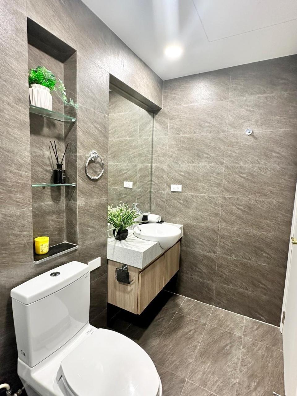 Luxe Paradise Residence Truc Bach Hanoi Esterno foto